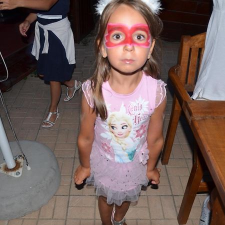 Club De Vacanta Corabia Piratilor-Mamaia Nord นาโวดาริ ภายนอก รูปภาพ