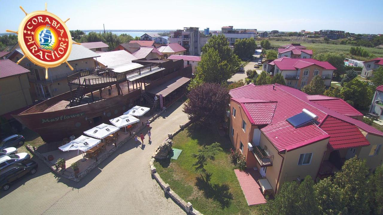 Club De Vacanta Corabia Piratilor-Mamaia Nord นาโวดาริ ภายนอก รูปภาพ