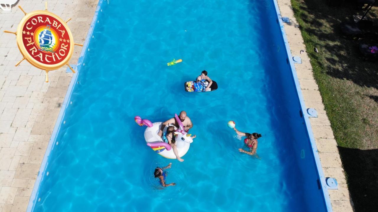 Club De Vacanta Corabia Piratilor-Mamaia Nord นาโวดาริ ภายนอก รูปภาพ