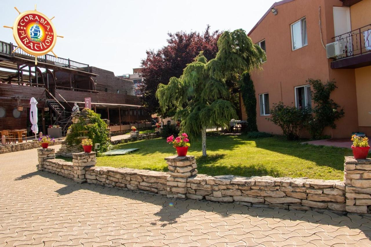 Club De Vacanta Corabia Piratilor-Mamaia Nord นาโวดาริ ภายนอก รูปภาพ