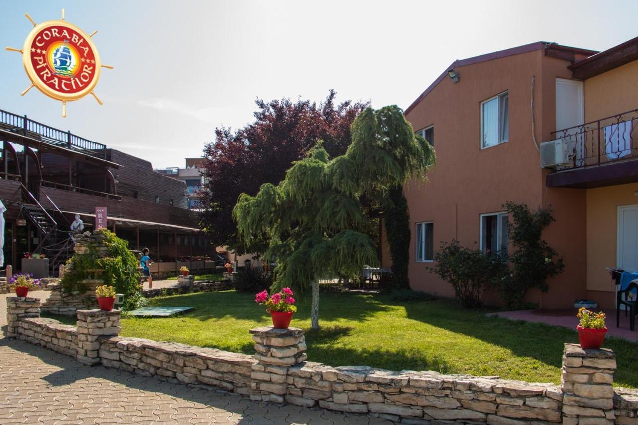 Club De Vacanta Corabia Piratilor-Mamaia Nord นาโวดาริ ภายนอก รูปภาพ