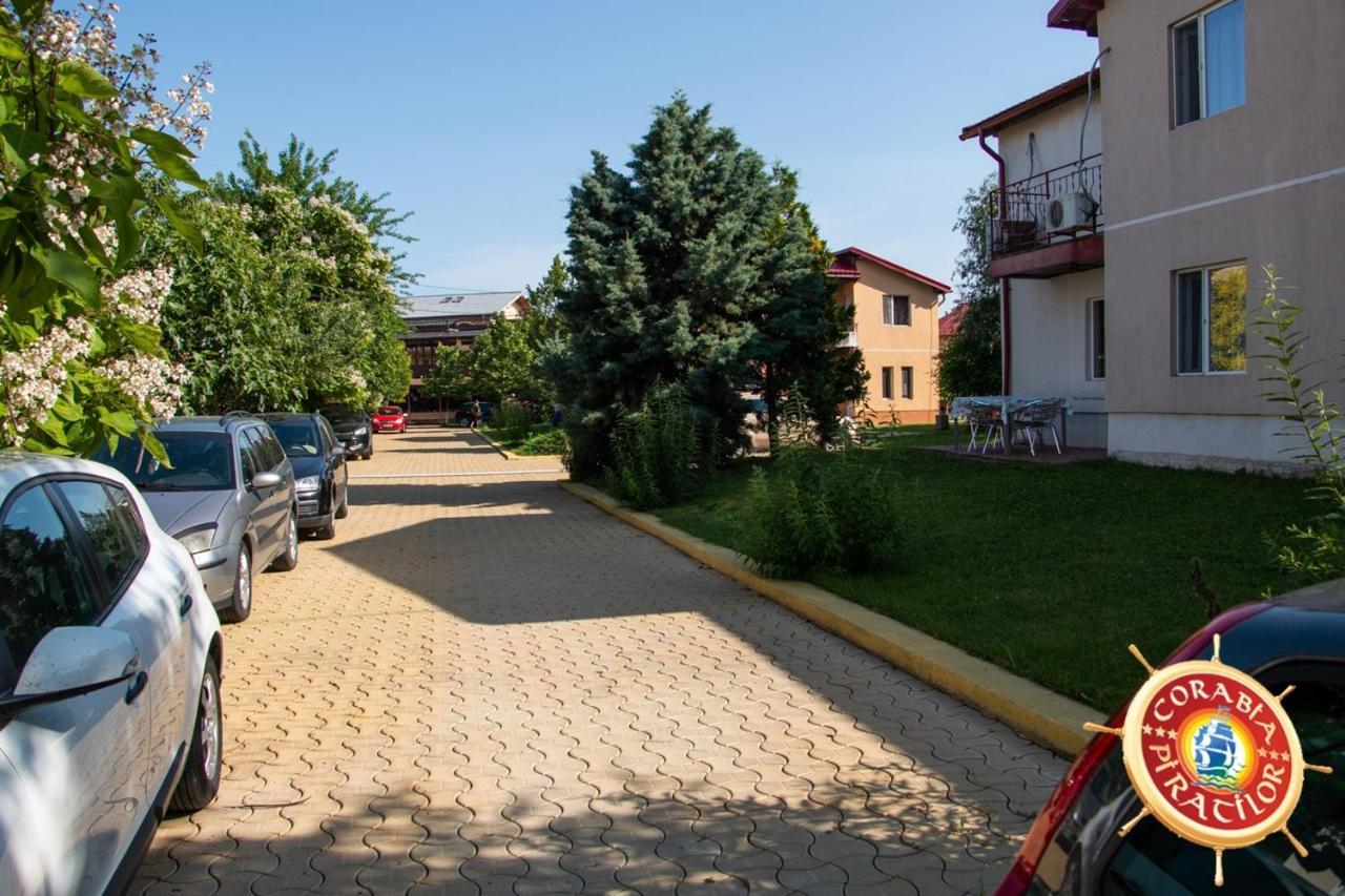 Club De Vacanta Corabia Piratilor-Mamaia Nord นาโวดาริ ภายนอก รูปภาพ