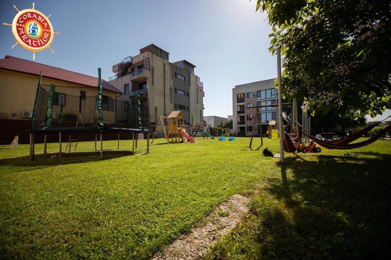 Club De Vacanta Corabia Piratilor-Mamaia Nord นาโวดาริ ภายนอก รูปภาพ