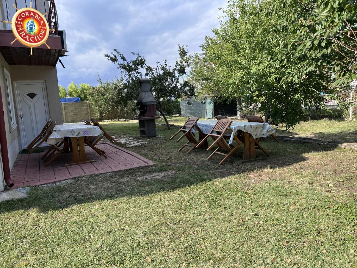 Club De Vacanta Corabia Piratilor-Mamaia Nord นาโวดาริ ภายนอก รูปภาพ