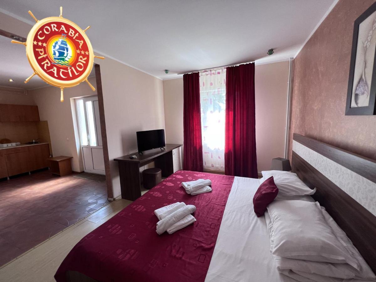 Club De Vacanta Corabia Piratilor-Mamaia Nord นาโวดาริ ภายนอก รูปภาพ