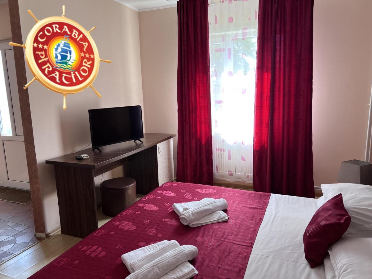 Club De Vacanta Corabia Piratilor-Mamaia Nord นาโวดาริ ภายนอก รูปภาพ