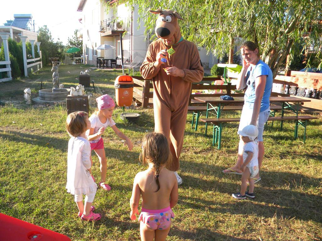 Club De Vacanta Corabia Piratilor-Mamaia Nord นาโวดาริ ภายนอก รูปภาพ