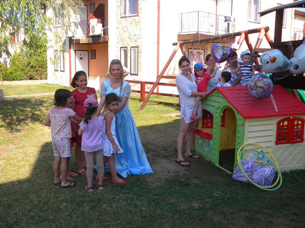 Club De Vacanta Corabia Piratilor-Mamaia Nord นาโวดาริ ภายนอก รูปภาพ