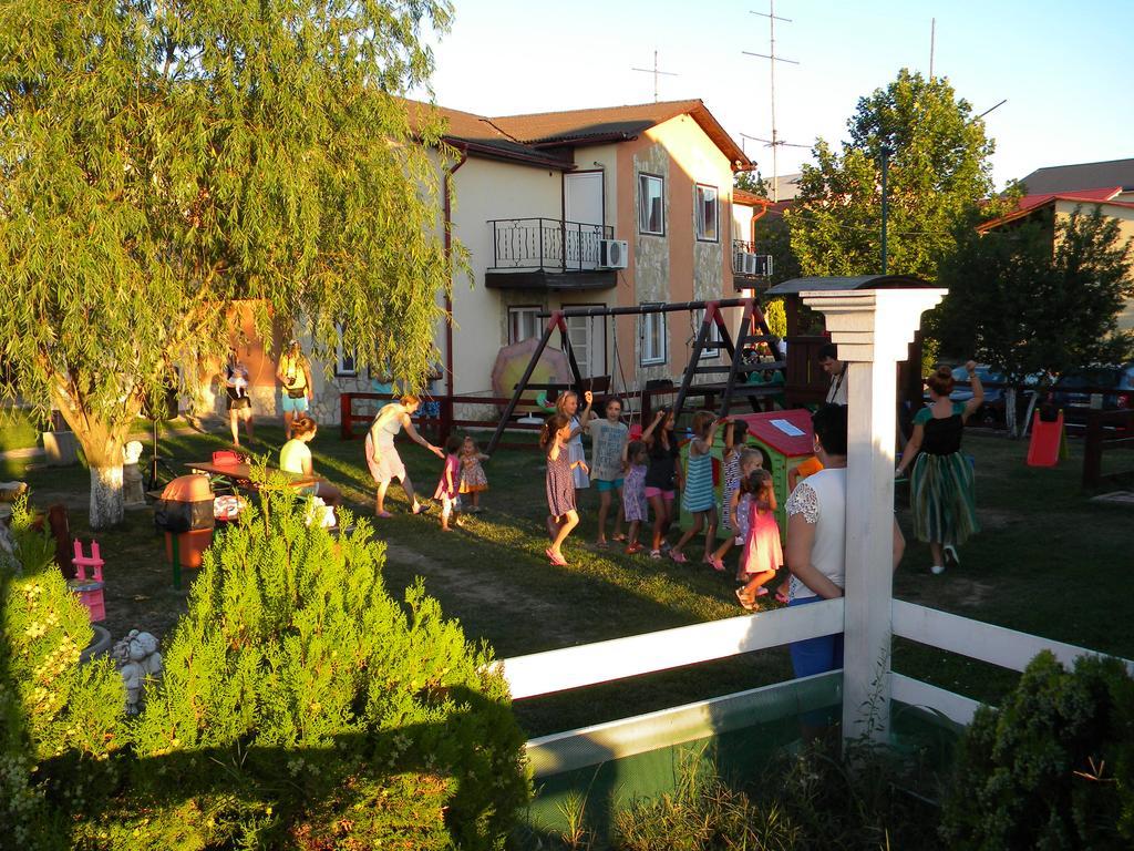 Club De Vacanta Corabia Piratilor-Mamaia Nord นาโวดาริ ภายนอก รูปภาพ