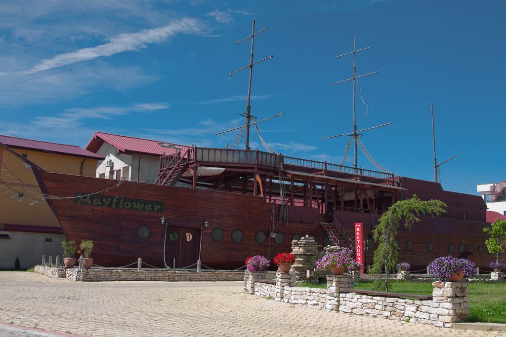 Club De Vacanta Corabia Piratilor-Mamaia Nord นาโวดาริ ภายนอก รูปภาพ