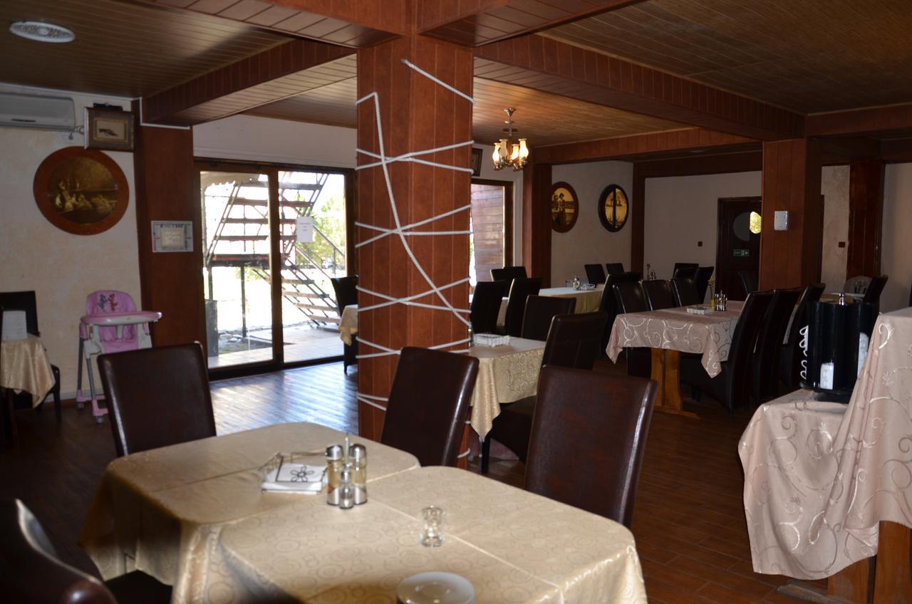Club De Vacanta Corabia Piratilor-Mamaia Nord นาโวดาริ ภายนอก รูปภาพ