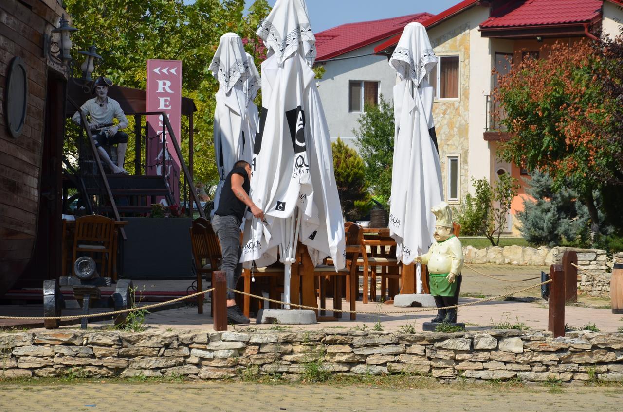 Club De Vacanta Corabia Piratilor-Mamaia Nord นาโวดาริ ภายนอก รูปภาพ